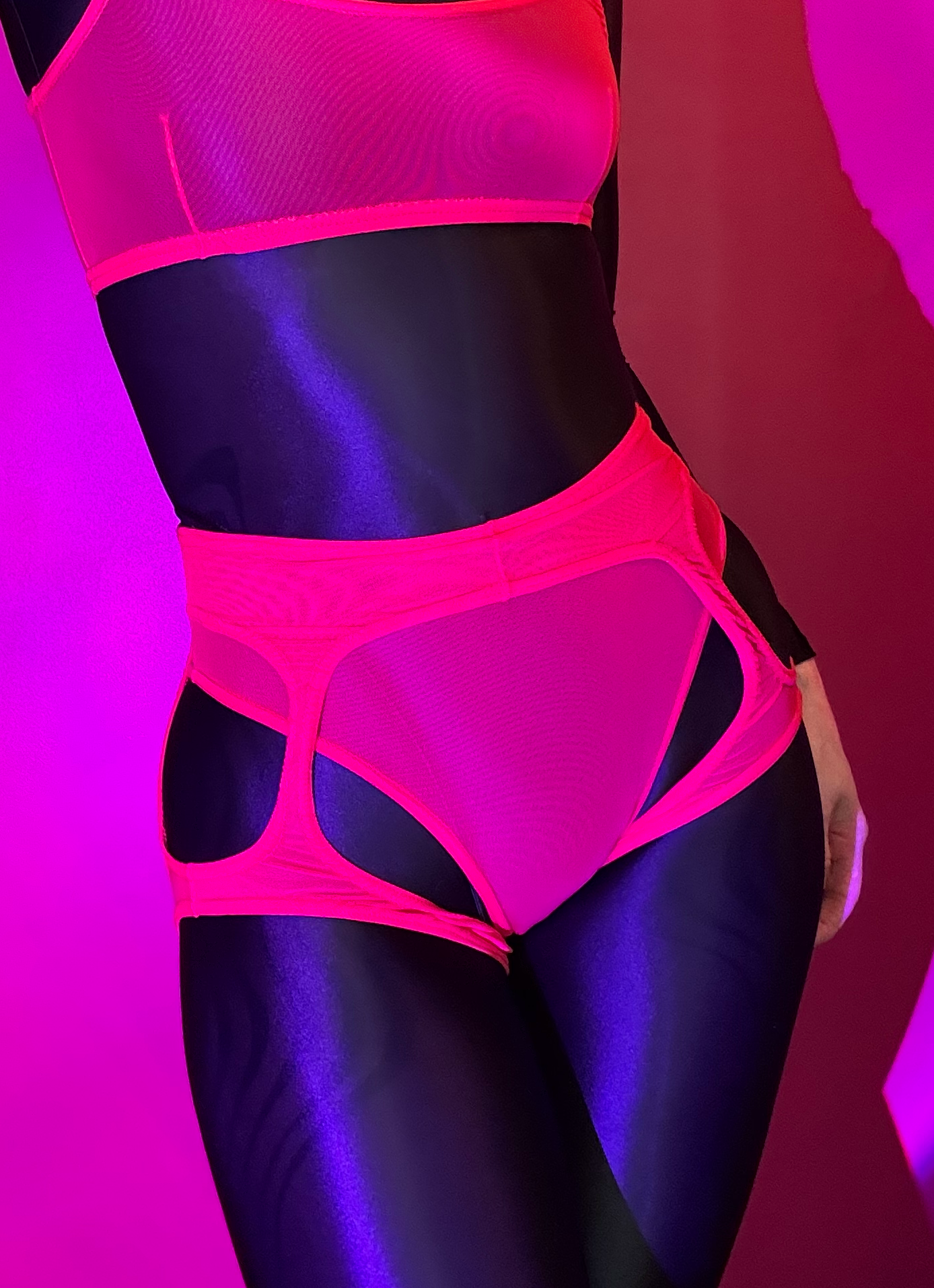 *SAMPLE* Red Mesh Essential Suspender Thong, S