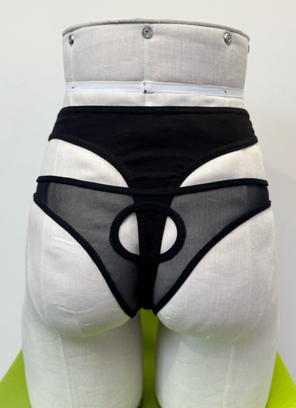 *SAMPLE* Black Linked Thong, L