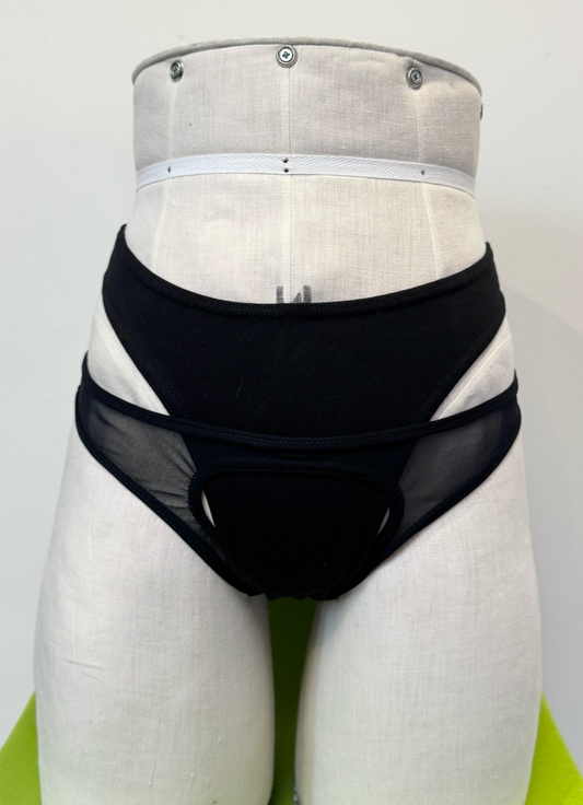 *SAMPLE* Black Linked Thong, L